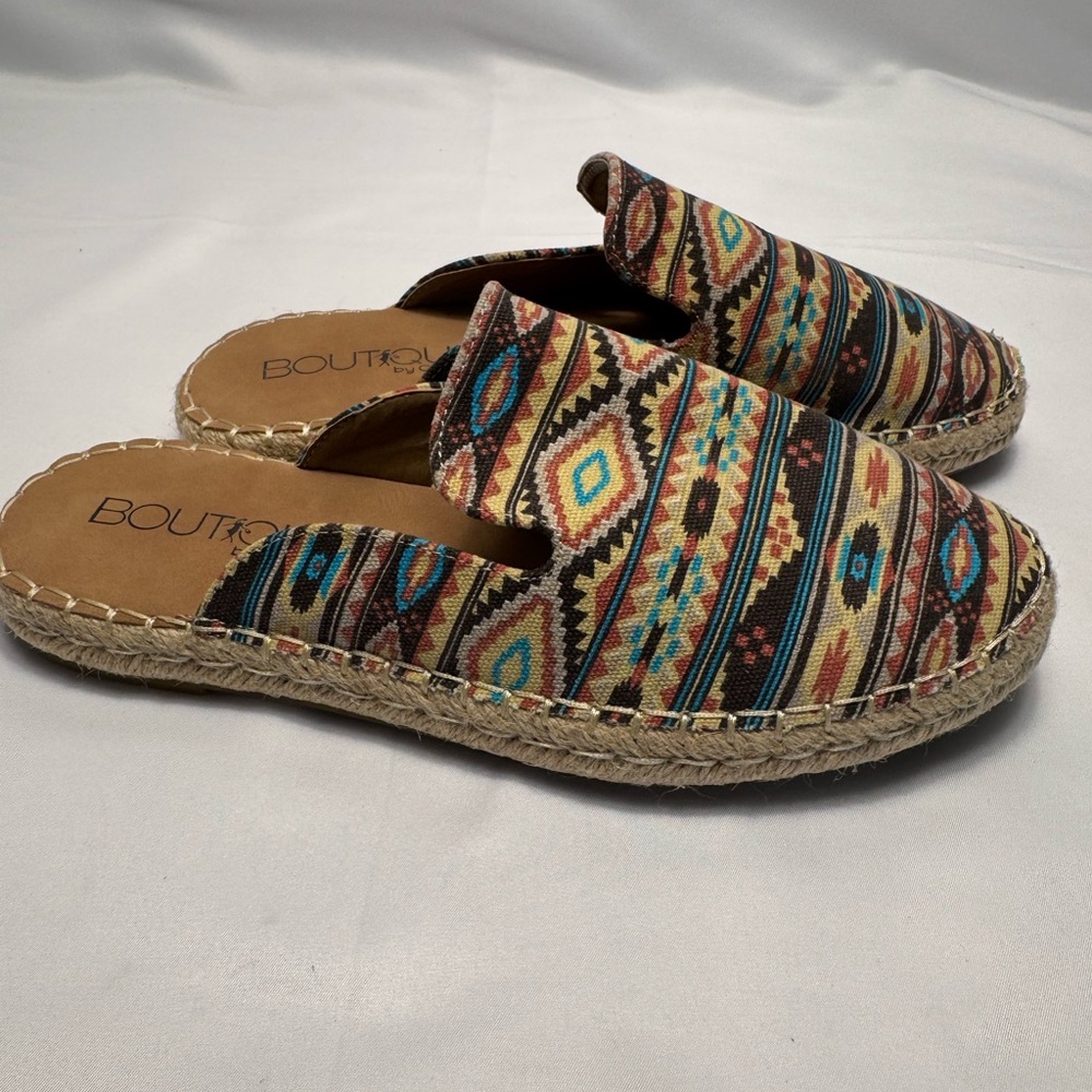 Boutique by Corkys Taffy Mules Flats Casual Aztec Slip On Espadrille Shoes Sz 9